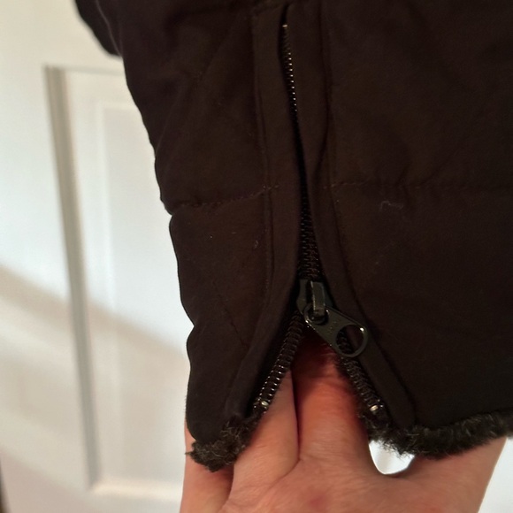 Columbia quilted black jacket with faux fur cuffs and collar - size L - Picture 5 of 12